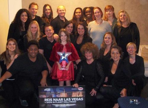 Groepsfoto met Holland Got Talent winnares Amira.